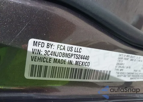 2023 Jeep Compass Latitude 4X4 z USA, uszkodzony, nr VIN 3C4NJDBN5PT524440